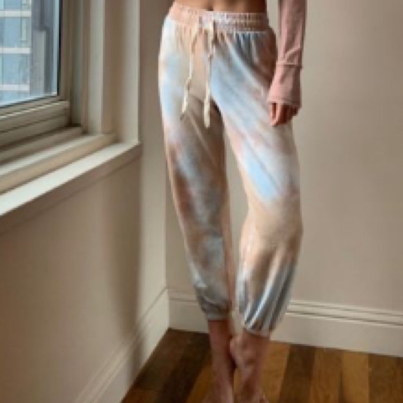 URBAN OUTFITTERS Tie-Dye Cropped Top Sweatsuit Set - Picture 9 of 12